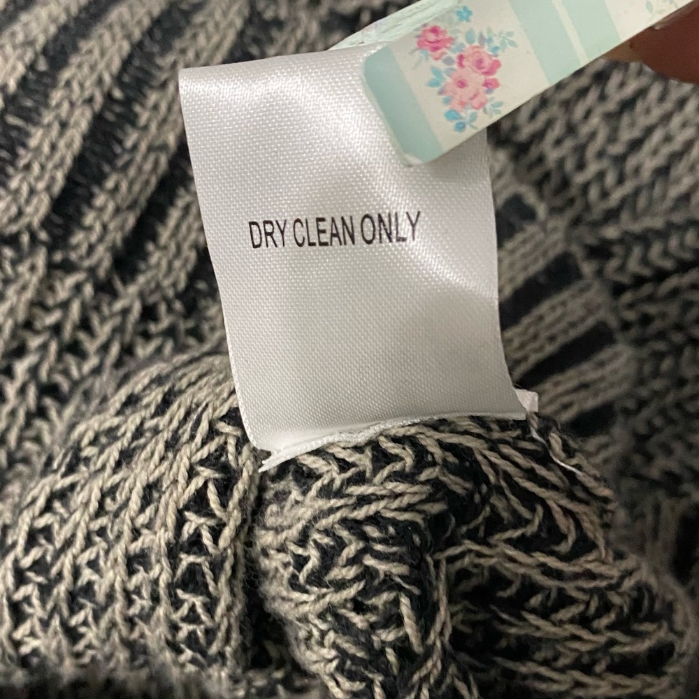 Nicole Miller Gray Crew Neck Sweater - Picture 6 of 10